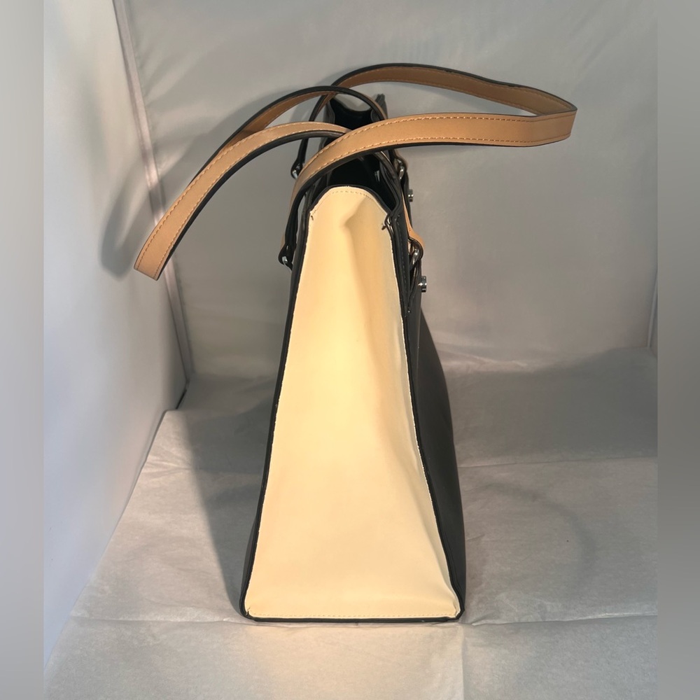 Calvin Klein Leo Smooth PU Novelty East/West Boxy Large Tote. NWT - Picture 2 of 8
